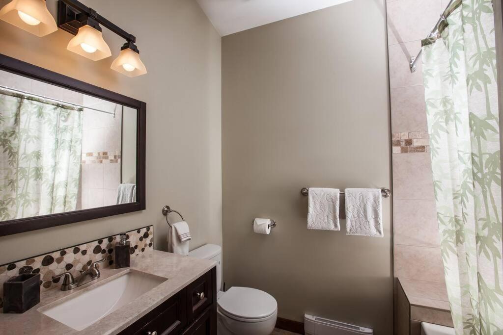 The Best 2 Bedrooms Suite In Revelstoke! Exterior foto