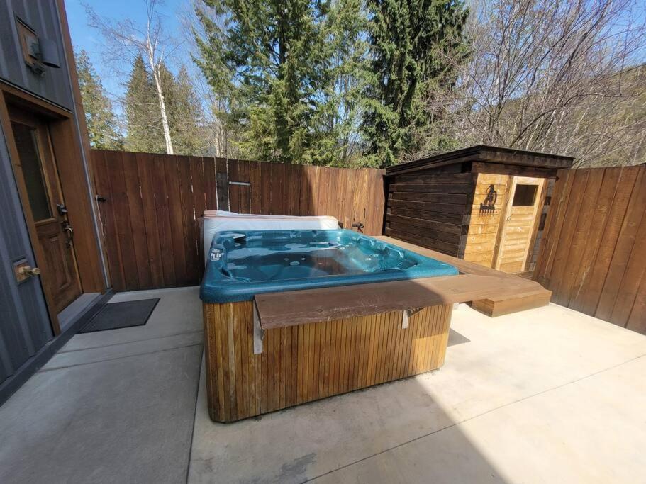 The Best 2 Bedrooms Suite In Revelstoke! Exterior foto